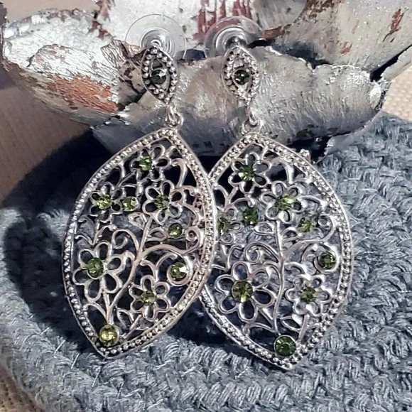 Vintage Marquise Green Rhinestone Silver Filigree Earrings - Picture 1 of 9